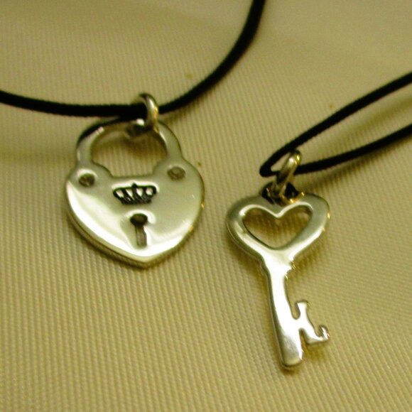 JUICY COUTURE Padlock Key Charm Necklace Pair ~ Juicy Couture LOVE Charm Set - Picture 9 of 14